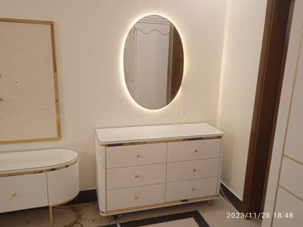 Oval mirror dresser