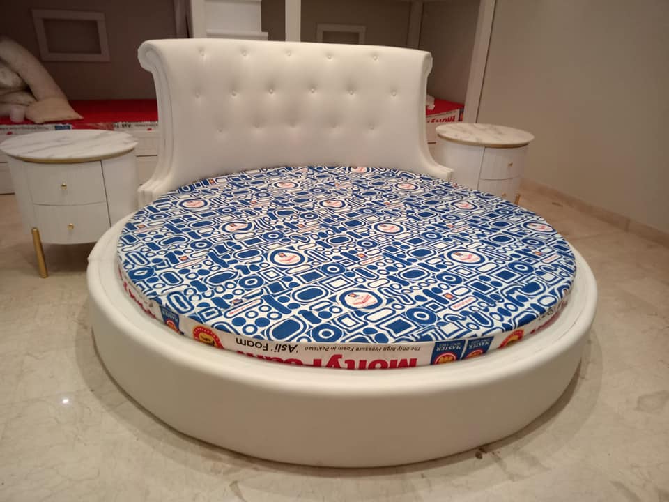 Round bed