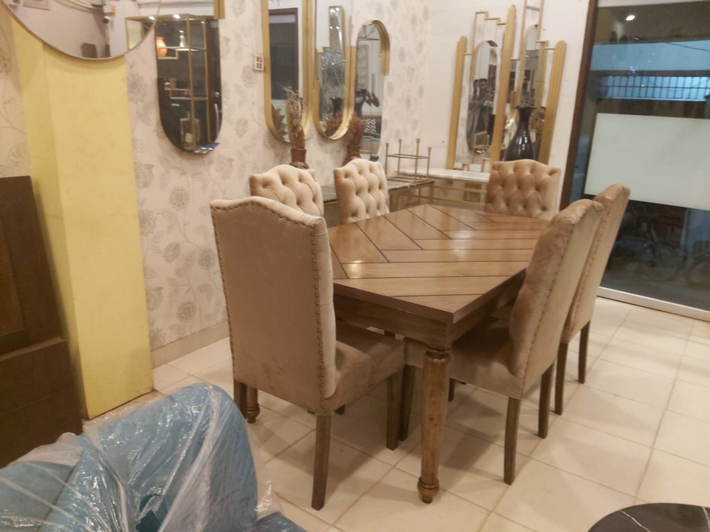 Strip dining set