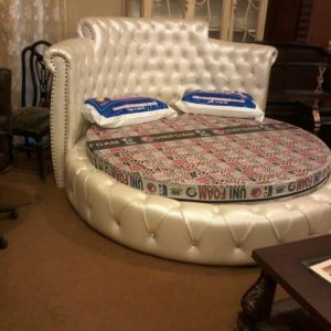 Crown round bed