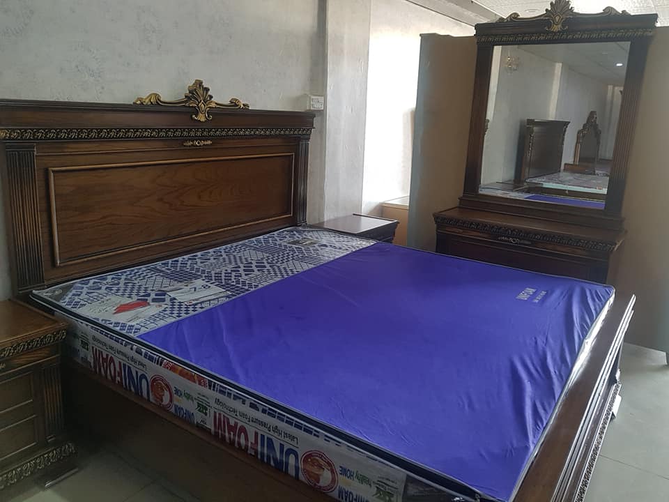 Crown wedding bed