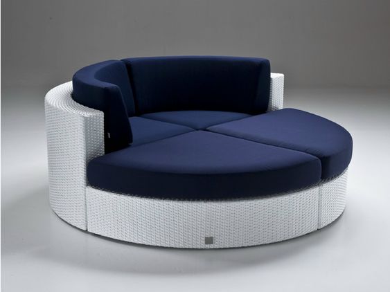 Round bed with piece