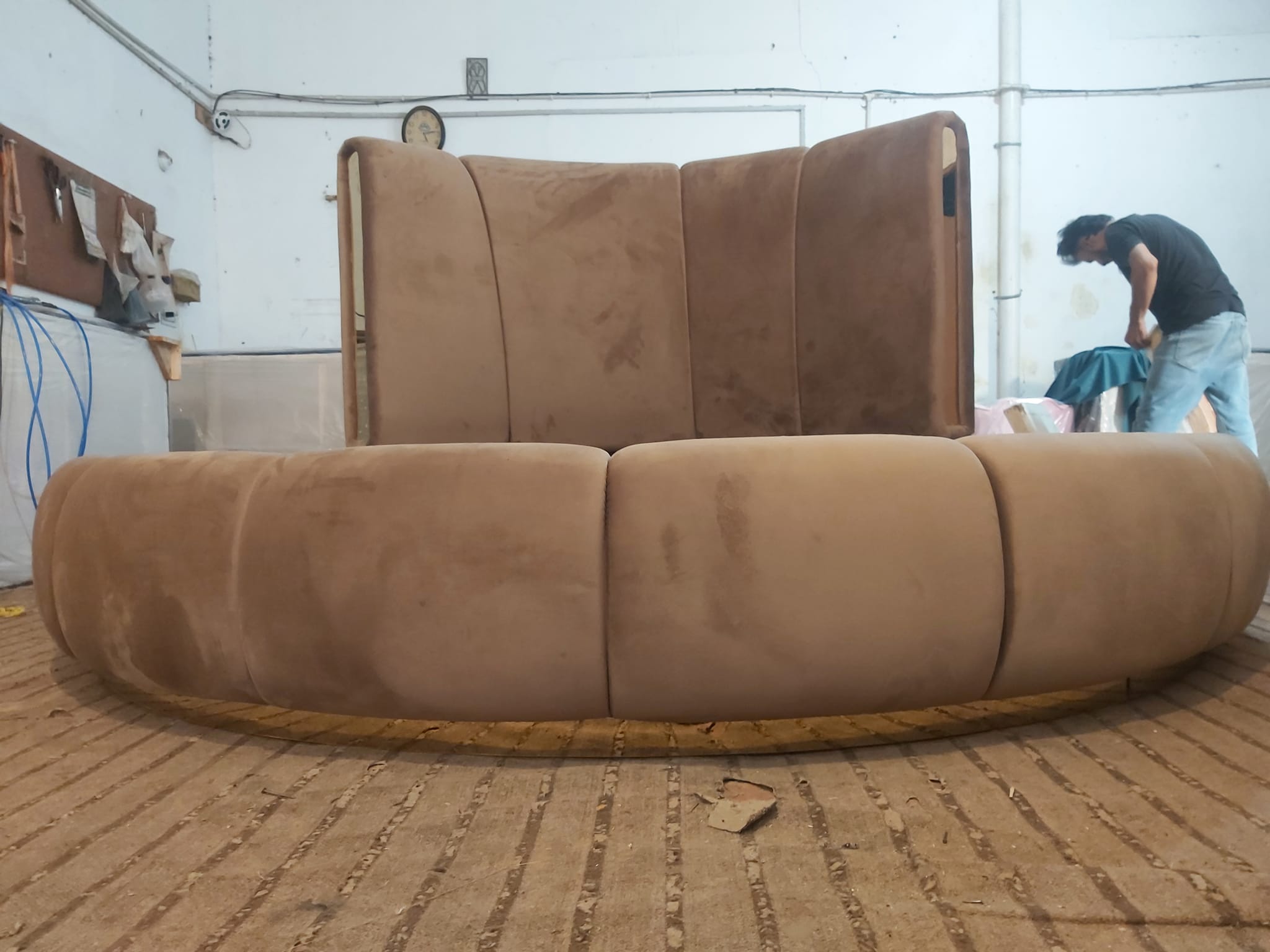 Round fabricated bed